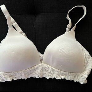 Elegant Lace Trimmed Racerback Clasp Free Bra